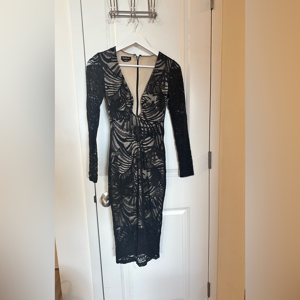 Bebe Black Lace Dress Tan Underlining Low Cut V-Neck Longsleeve lace sleeves XXS